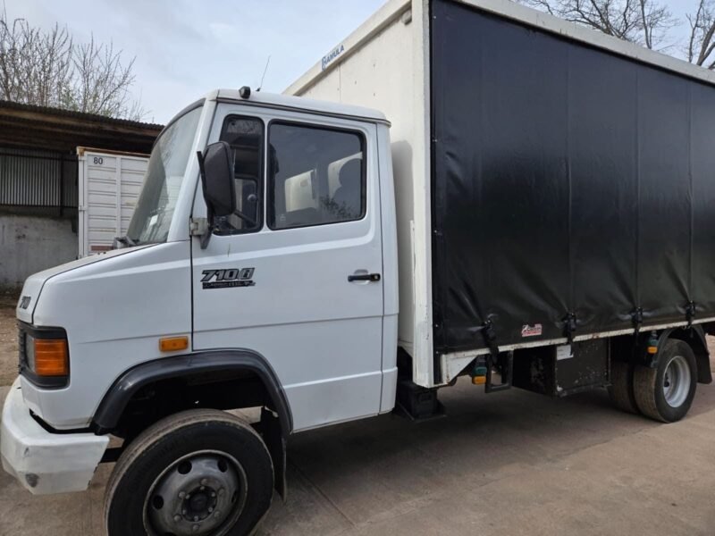 Vendo mercedes 710 año 2005 muy buen estado documentacion perfecta listo para trabajar vtv vigente