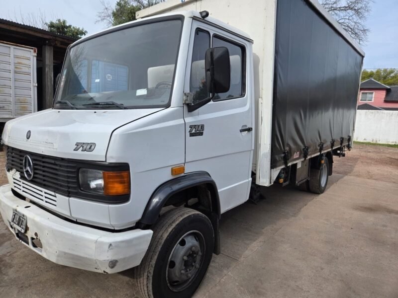 Vendo mercedes 710 año 2005 muy buen estado documentacion perfecta listo para trabajar vtv vigente